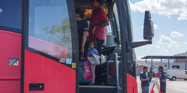 Migrants board a chartered bus traveling to Chicago outside the Migrant Welcome Center in El Paso, Texas, US, on Thursday, Sept. 22, 2022. 