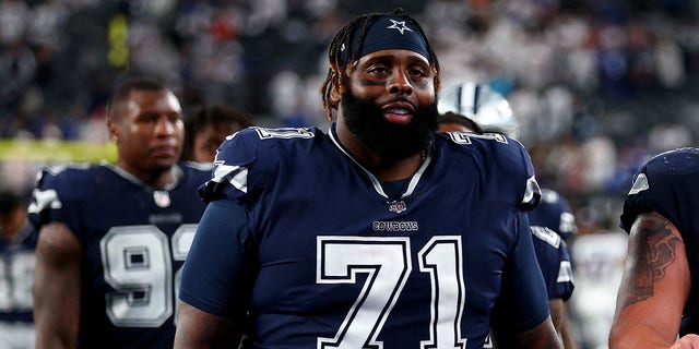 Jason Peters (71) of the Dallas Cowboys walks off the field after defeating the New York Giants at MetLife Stadium Sept. 26, 2022, in East Rutherford, N.J.