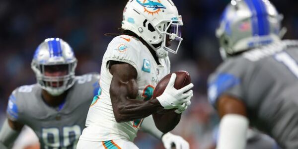 Tua Tagovailoa, Tyreek Hill light up Lions in Dolphins’ comeback win