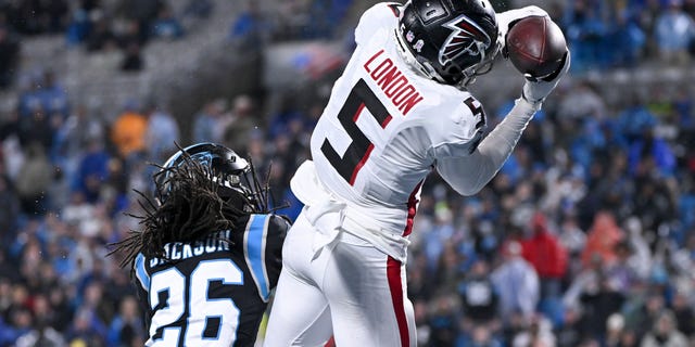 Drake London #5 of the Atlanta Falcons catches a touchdown over Donte Jackson #26 of the Carolina Panthers during the third quarter at Bank of America Stadium.
