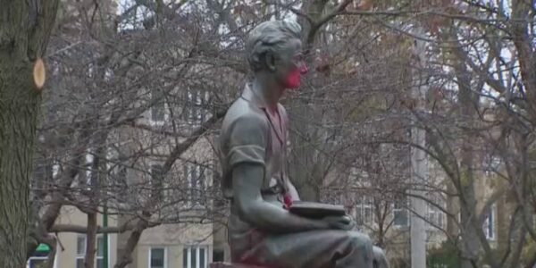 Abraham Lincoln statue vandalized in Chicago