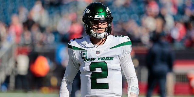 New York Jets quarterback Zach Wilson (2) in warm-up before a game between the New England Patriots and the New York Jets on October 24, 2021, at Gillette Stadium in Foxborough, Massachusetts. 