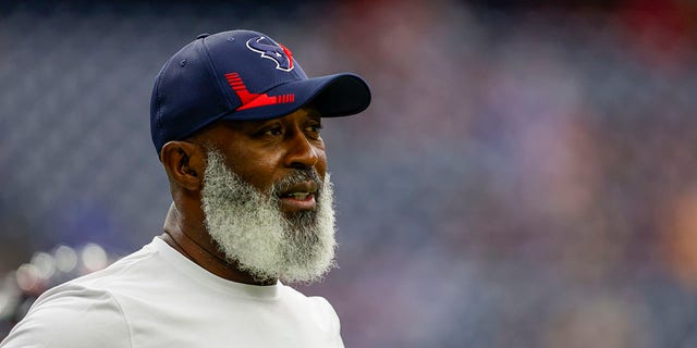 Houston Texans ASSOCIATE HEAD COACH / DEFENSIVE COORDINATOR LOVIE SMITH before the game between the Los Angeles Rams and the Houston Texans at NRG Stadium on October 31, 2021 in Houston, Texas.