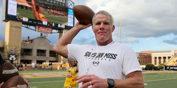 Mississippi argues Brett Favre should remain in welfare lawsuit after motion to dismiss