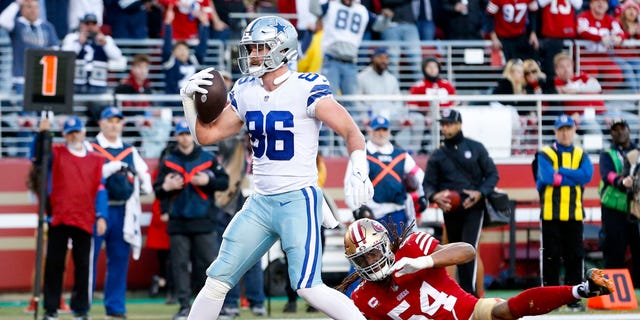 Dalton Schultz #86 of the Dallas Cowboys scores a touchdown against the San Francisco 49ers during the second quarter in the NFC Divisional Playoff game at Levi's Stadium on January 22, 2023 in Santa Clara, California.