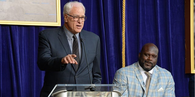 Phil Jackson speaks to Lakers fans