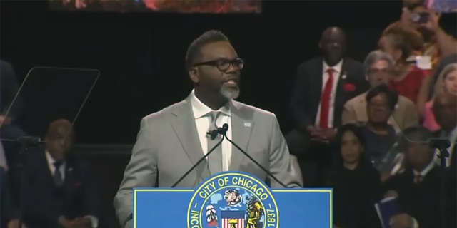 Chicago's new Mayor Brandon Johnson delivers speech