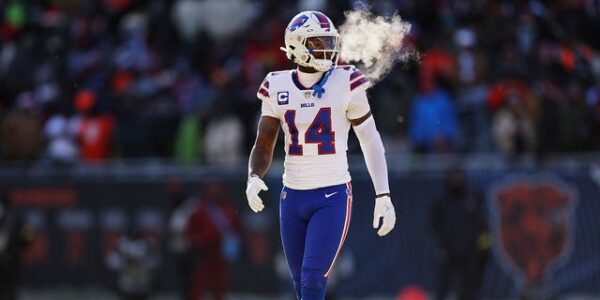 Stefon Diggs emerges at Bills mandatory workouts after confusing absence