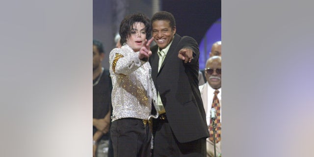 Michael Jackson and Jermaine Jackson on stage togehter