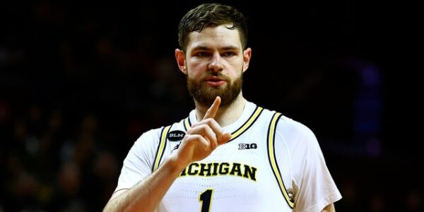 Kansas’ Hunter Dickinson calls Michigan ‘fake Midwest’ after transfer