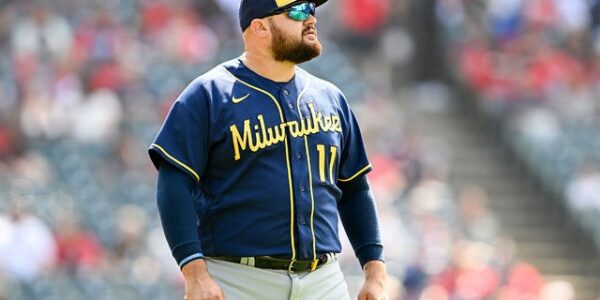 Brewers’ Rowdy Tellez to undergo surgery on finger after injuring himself in pregame workouts