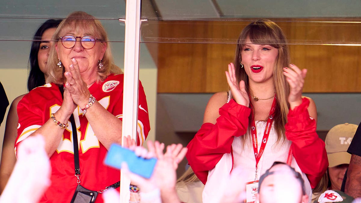 Taylor Swift cheers with Donna Kelce