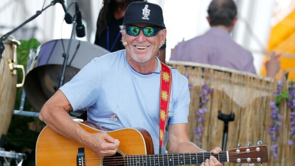 Cubs continue honoring Jimmy Buffett with special 7th-inning stretch tribute