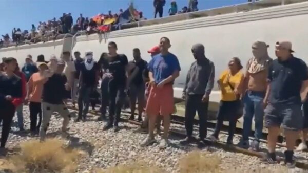 Mexican train with hundreds of migrants onboard stopped, passengers chant, ‘Let us continue’