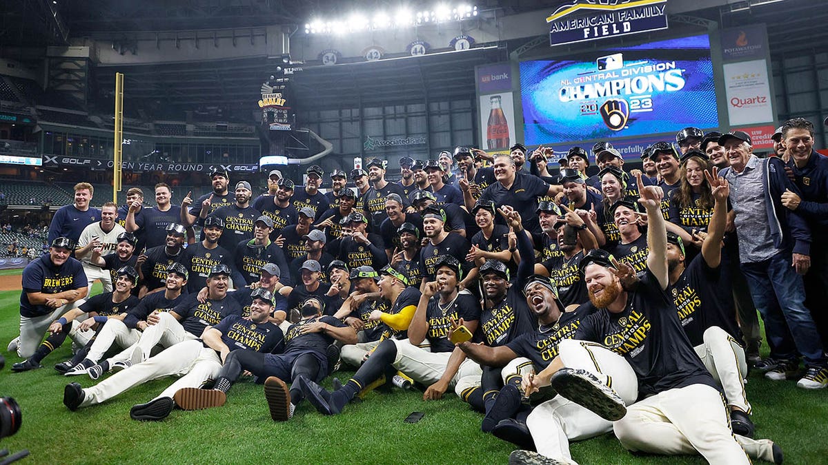 Milwaukee Brewers celebrate after clinching the division