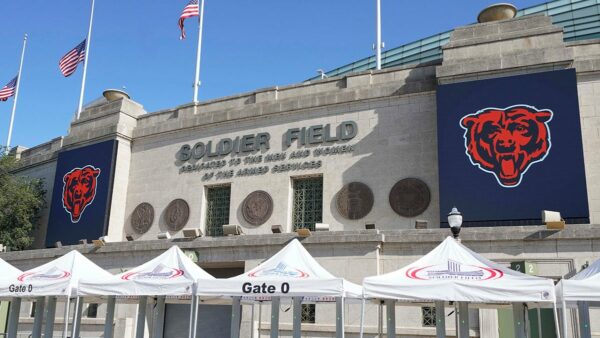 $100,000 worth of lawn equipment stolen from parking lot at Chicago Bears’ stadium