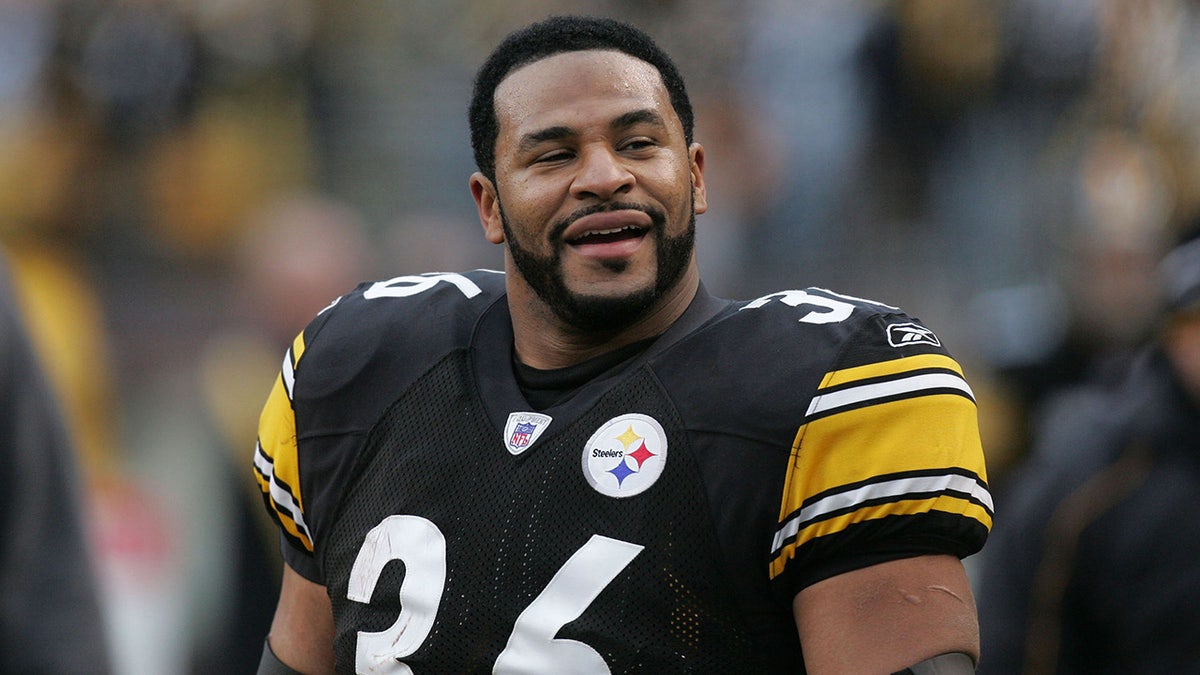Jerome Bettis honored during an NFL game
