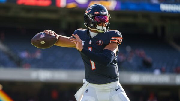 Bears’ Justin Fields dislocated thumb on throwing hand in loss to Vikings: report