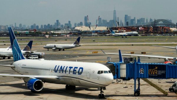 United passengers outraged after new boarding policy gives first dibs to window seat ticket holders