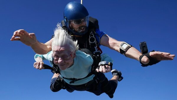 Chicago woman, 104, jumps from plane, aiming for record as the world’s oldest skydiver