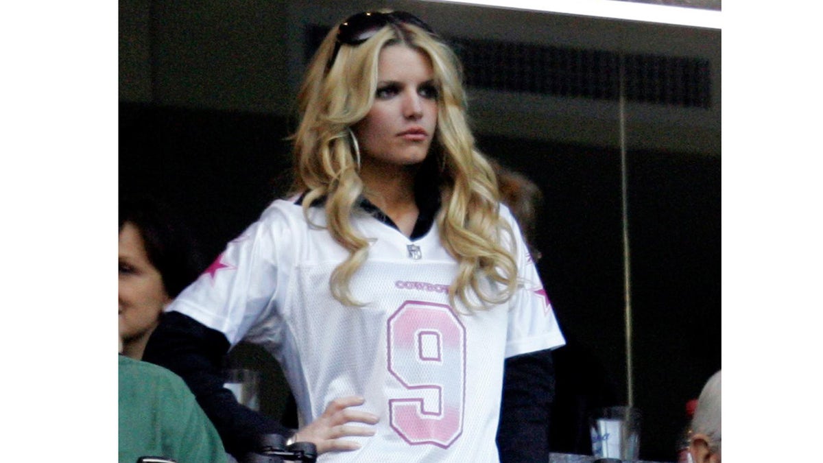 Jessica Simpson holds her hand on her hip at Cowboys game in New York