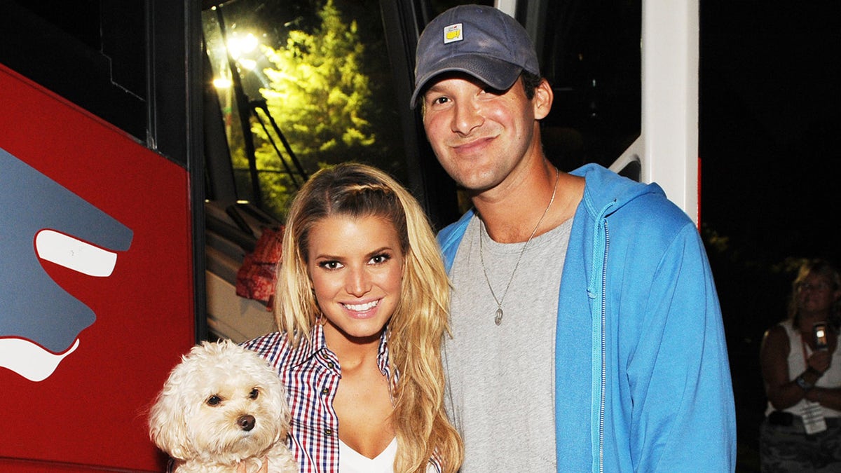Jessica Simpson carries pet dog in picture with boyfriend Tony Romo