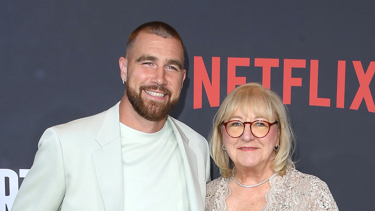 Travis Kelce poses with mother, Donna, on red carpet
