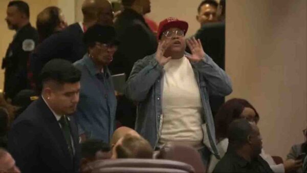Chaos erupts at Chicago City Council meeting over sanctuary city status