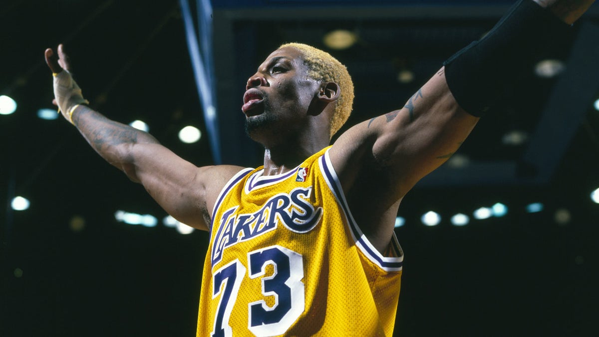 Dennis Rodman plays for the lakers