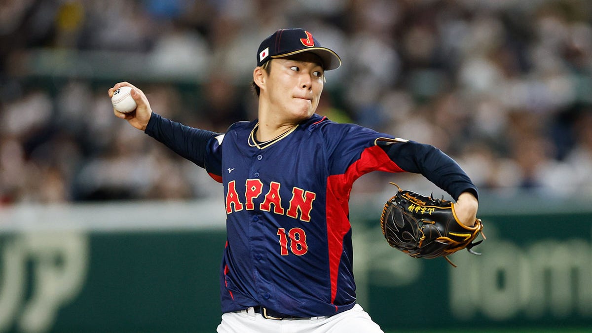 Yoshinobu Yamamoto pitching in Tokyo