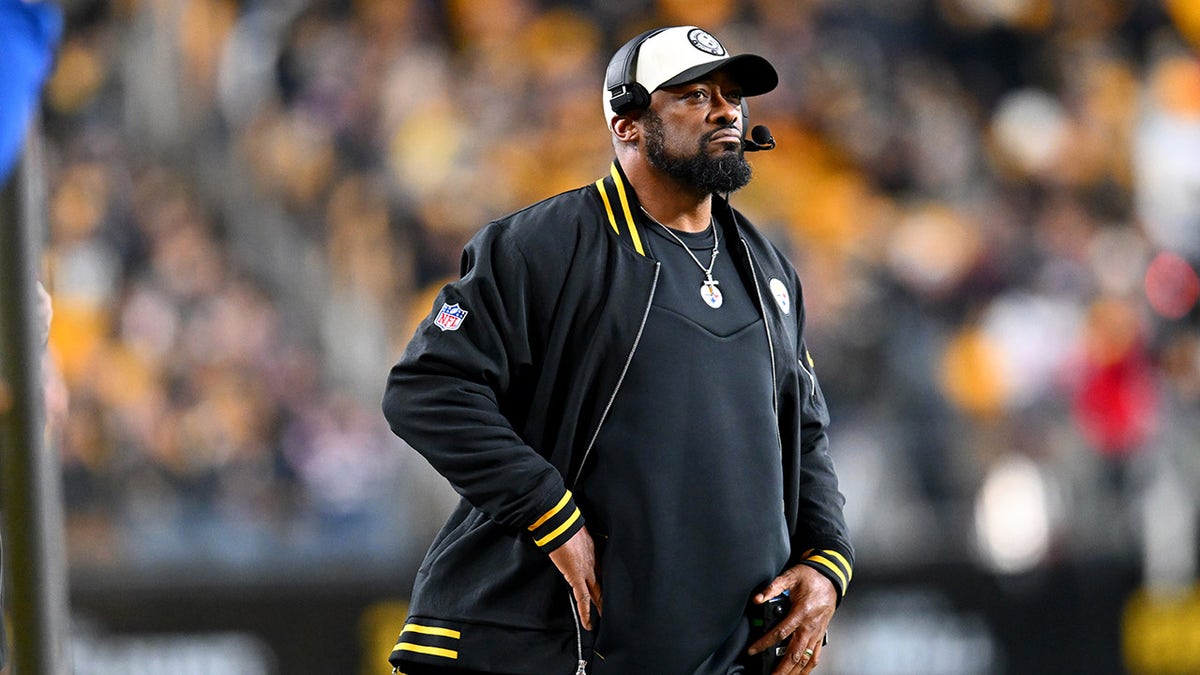 Mike Tomlin on the sidelines