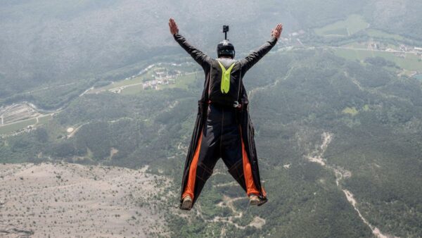 Skydiver plummets to death in Colorado skydiving incident