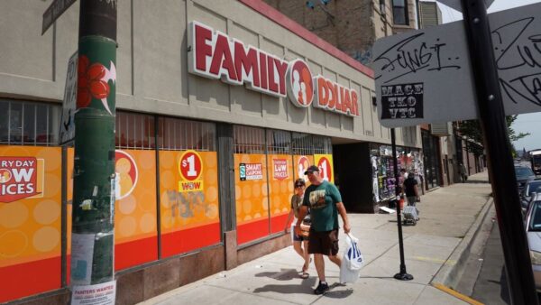 Security guard shot and killed in Chicago Family Dollar store