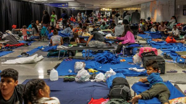 Chicago quietly moves migrants from airports after Senate committee probe