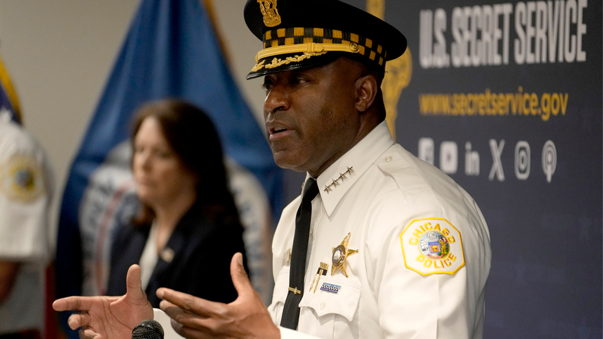 Chicago Police Superintendent Larry Snelling speaking