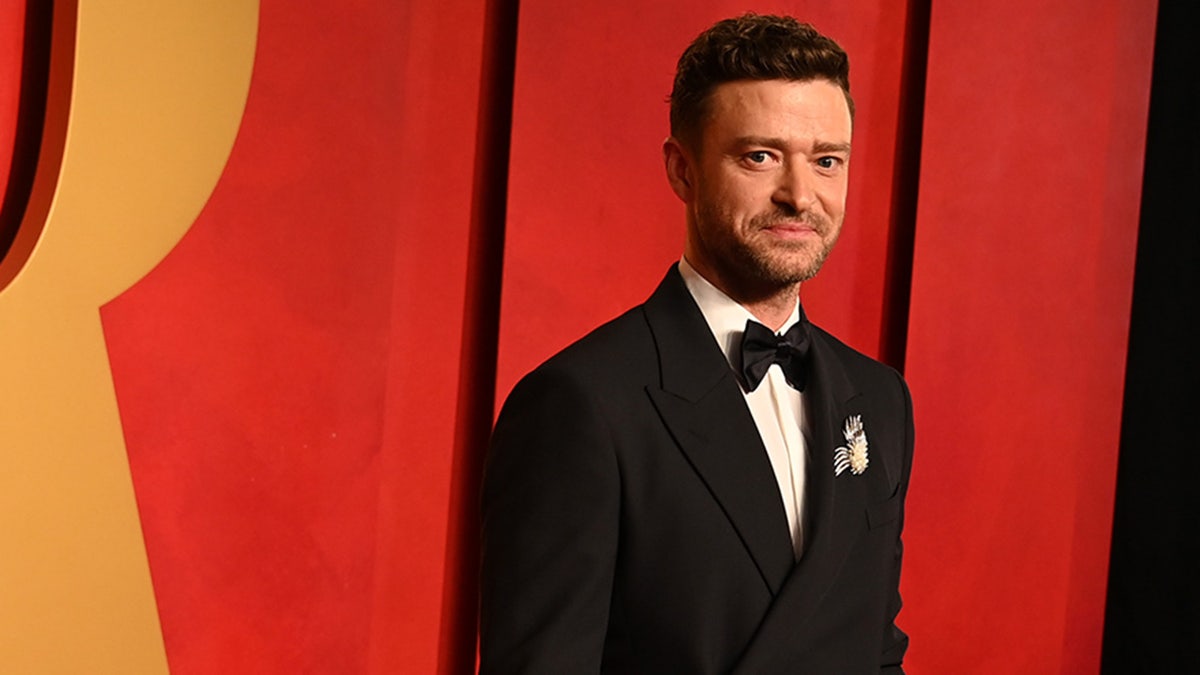 Justin Timberlake in a tuxedo at the Vanity Fair party