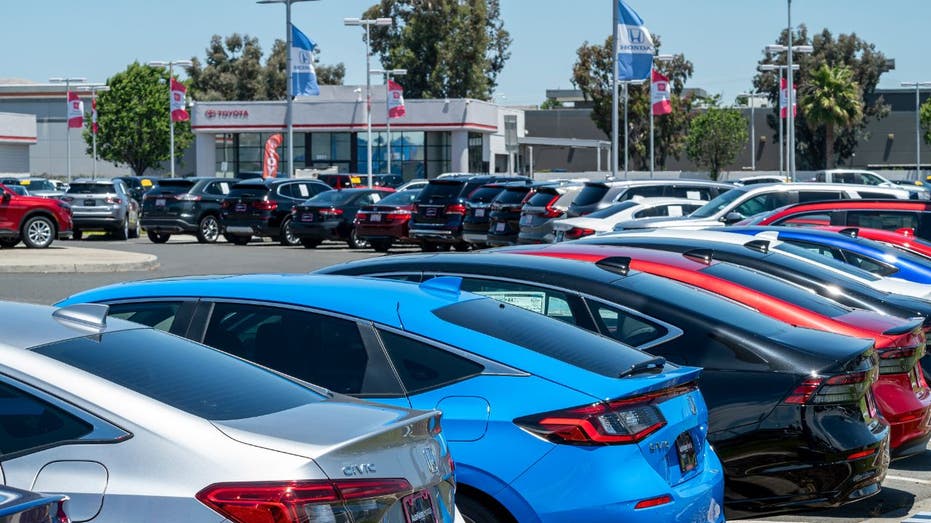 Honda dealership with cars lined up
